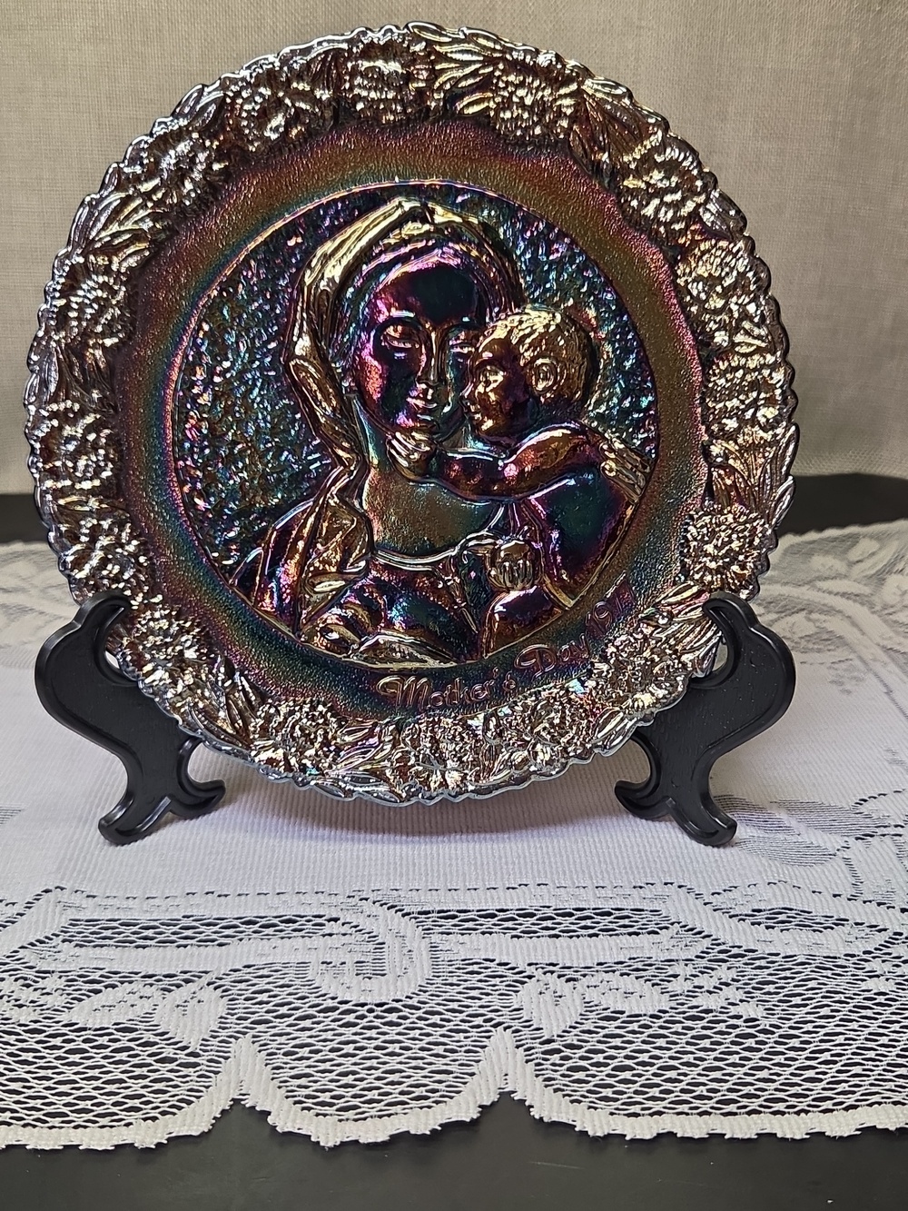 '77 Madonna/Child W/Pomegranate No Box‎ Mother'S Day Plate-Carnival Glass Fenton